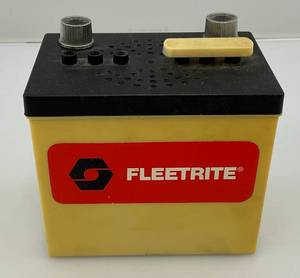 lot 159 image: Vintage FLEETRITE Battery Transistor Radio (Works)