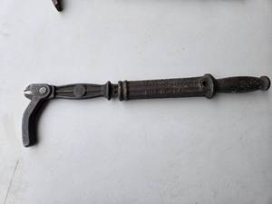 lot 9 image: Vintage Suregrip Nail Puller
