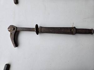 lot 10 image: Vintage Suregrip Nail Puller