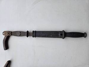lot 11 image: Vintage Suregrip Nail Puller