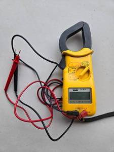 lot 20 image: UEI DL 90 A  Multi Meter