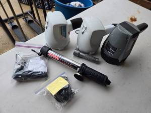 lot 44 image: Flashlights and Spotlights - Spot Lights Missing Power Cords