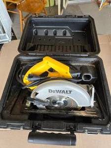 lot 45 image: DeWalt Corded Circular Saw
