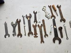 lot 62 image: Large Lot of Vintage Wrenches