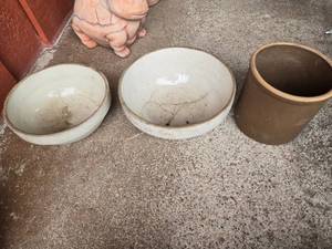 lot 81 image: Flower Pot and Bowls