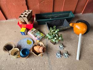 lot 83 image: Variety of Flower PotsPlanter and Decor