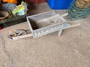 lot 84 image: Wooden Wheel Barrow Yard or Garden Art Decor