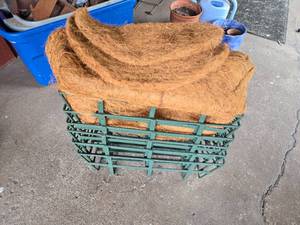 lot 85 image: Window or Hanging Flower Pots and Coco Liners