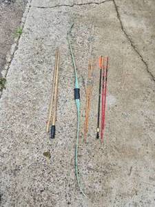 lot 106 image: Old Recurve Bows