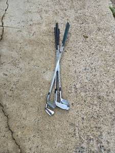 lot 108 image: Golf Irons
