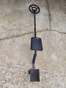 lot 109 image: Radio Shack Metal Detector