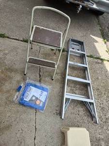 lot 119 image: Ladder, Step Stools and Tarp