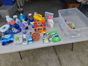 lot 134 image: Large Lot of Cleaning Supplies