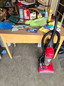 lot 139 image: Cleaning Supplies, Vacuum (Works)