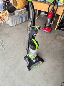 lot 140 image: Working Bissell Powerforce Vacuum