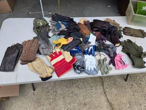 lot 147 image: Lot of Hats and Gloves