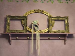 lot 165 image: Vintage Frames on a Shelf Wall Decor