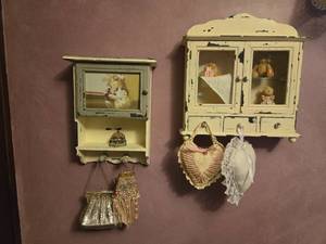 lot 166 image: Wall Decor Vintage Wall Shelves