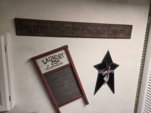 lot 169 image: Lot of Wall Art Decor - Washboard, Star, Plaque