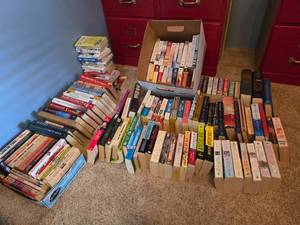 lot 185 image: Huge Lot of Mostly Paperback Books - Debbie Macomber, Fern Michaels, Susan Wiggs and Many Other Authors - See Pics
