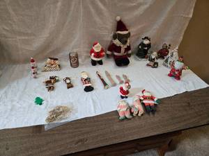 lot 216 image: Santas and Other Christmas Figurines