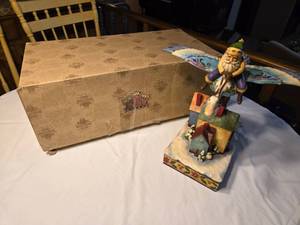 lot 217 image: Jim Shore Heartwood Creek Santa Takes Flight Figurine