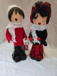 lot 219 image: 17 Tall Caroling Figures