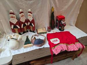 lot 229 image: Santas, Wooden Christmas Tree and Other Christmas Decor