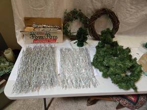 lot 235 image: Christmas Wreaths and Other Christmas Decor