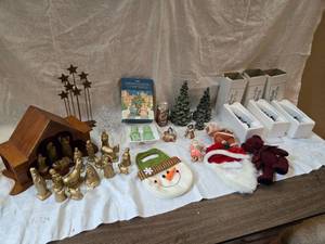 lot 237 image: Nativity Sets and Porcelain Pine Trees