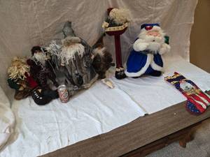 lot 239 image: Lot of Santas