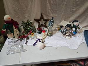 lot 240 image: Snowmen and Other Christmas and Winter Decor
