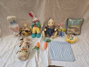 lot 256 image: Easter Bunnies and Other Easter Decor