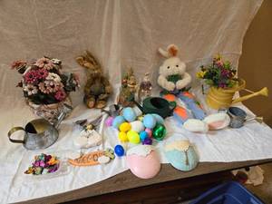 lot 258 image: Easter Bunnies, Eggs, Planter and Other Easter Decor