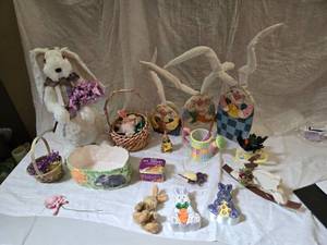 lot 259 image: Easter Bunny, Basket, Easter Decor