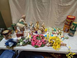 lot 262 image: Easter Wrapped Egg Shells, Bunnies, Decorative Tins