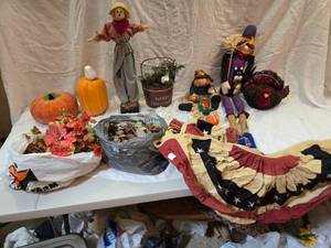 lot 264 image: Pumpkins, Small Scarecrow and Other Fall  Halloween Decor