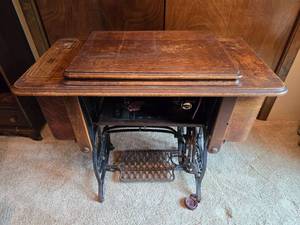 lot 1G image: Vintage Illinois Sewing Machine and Cabinet, Including Contents