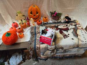 lot 266 image: Halloween and Christmas Decor