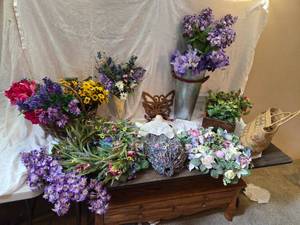 lot 275 image: Large Lot of Faux Flowers, Wooden Butterflies