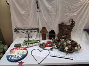 lot 276 image: Basket, Faux Flowers, Patriotic Decor and Other Home Decor