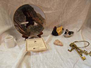 lot 295 image: Les Didier Eagle Plate and Other Small Decor Items