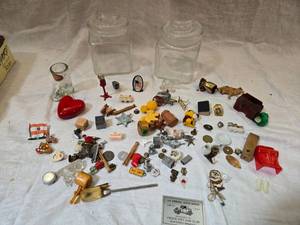 lot 308 image: Many Small Decor Pieces - Amber Encased Flies, Small Tokens and More - See Pics