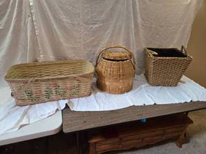 lot 307 image: Baskets - One is a Hawkeye