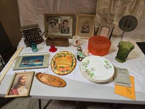 lot 326 image: Vintage Toaster, Plates, Tasty Loaf Wood Box, Wall Decor and More