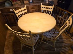 lot 336 image: 42 Round Table and 4 Chairs