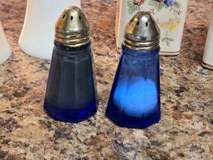 lot 357 image: Salt and Pepper Shakers - 3 Different Set, See Pics
