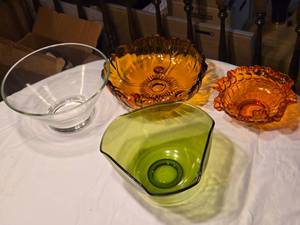 lot 359 image: Glass Serving Bowls