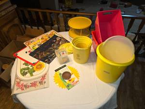 lot 364 image: Sugar, Flour Tupperware Containers, Place Mats
