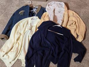 lot 376 image: Lot of 4 Ladies Jackets Size Large